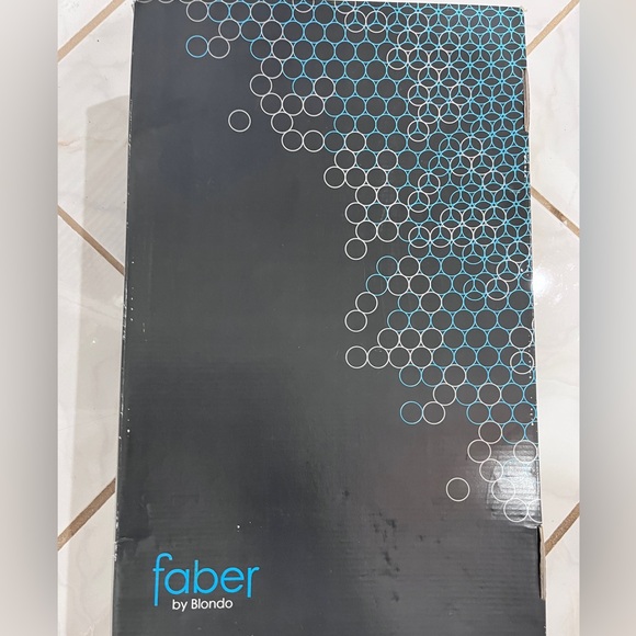 Black Leather Boots with Comfortable Fit and Stylish Design - Picture 5 of 12